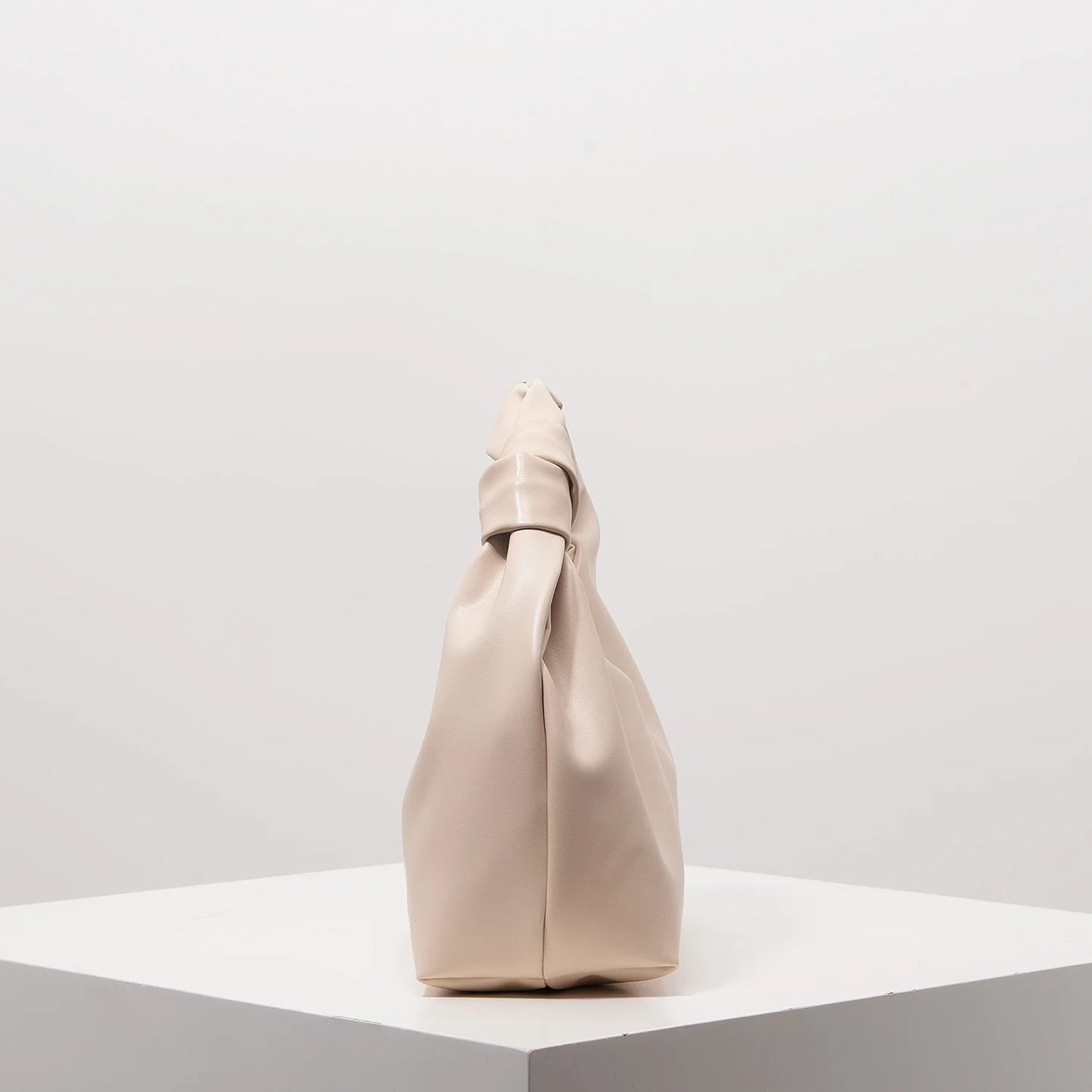 Stylish twist square bag, solid color top clutch bag, simple and versatile commut